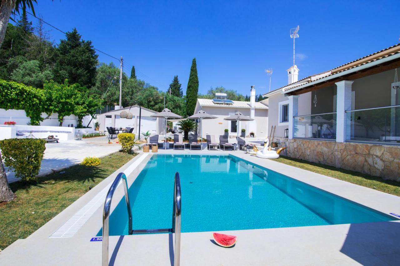 Grande Terra Villas With Swimming Pool Spartylas Bagian luar foto